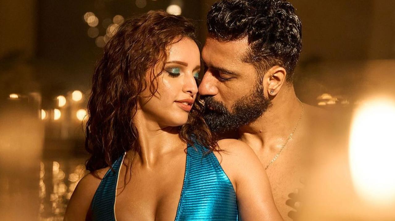 Vicky Kaushal and Triptii Dimri leave us stunned with their sizzling hot chemistry in the second song of 'Bad Newz' titled Jaanam. Read full story here