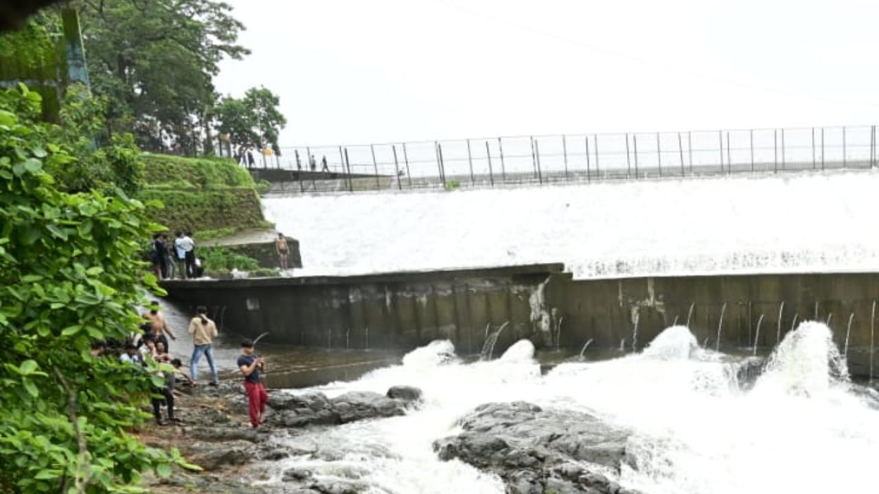 As the monsoon season continues, it is expected that other water bodies in Mumbai may also experience similar overflow events
