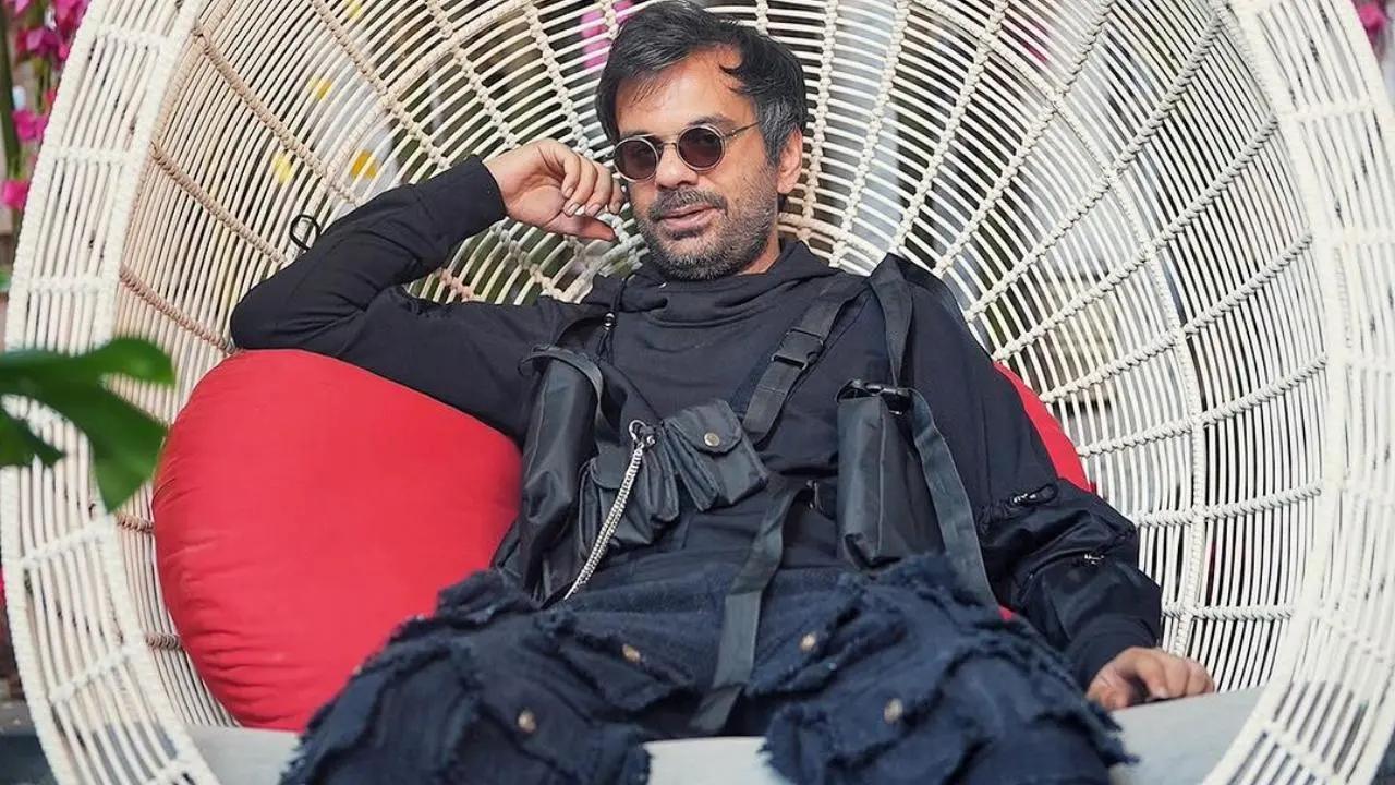Bollywood star’s wife caught him naked on set with an actress 2 months after marriage, reveals Wedding Filmer. Read more