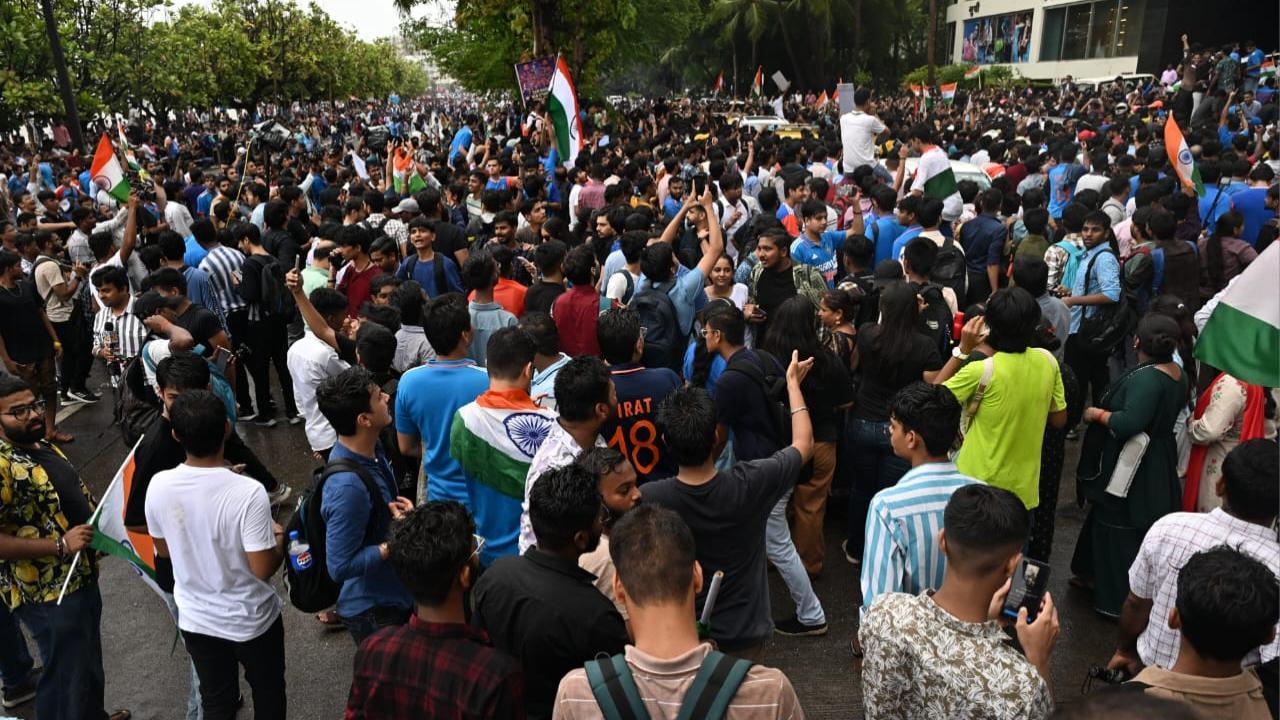 IN PHOTOS: Mumbaikars throng Marine Drive to welcome Indian cricket team