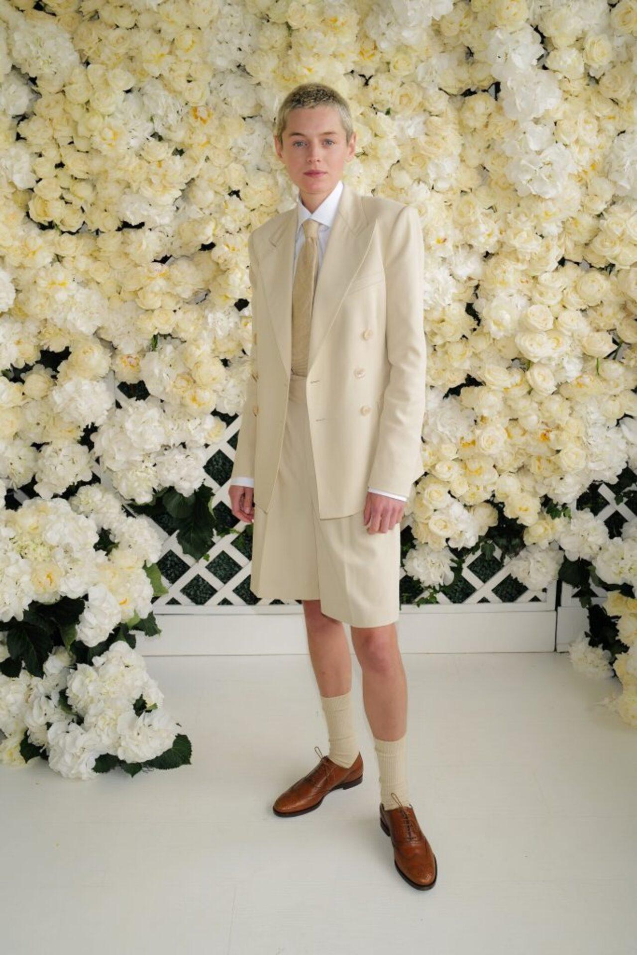 'The Crown' star Emma Corin opted for neutral colour suit-knickers combination along with a pair of brown shoes. She opted for a gender neutral styling for the sporting event