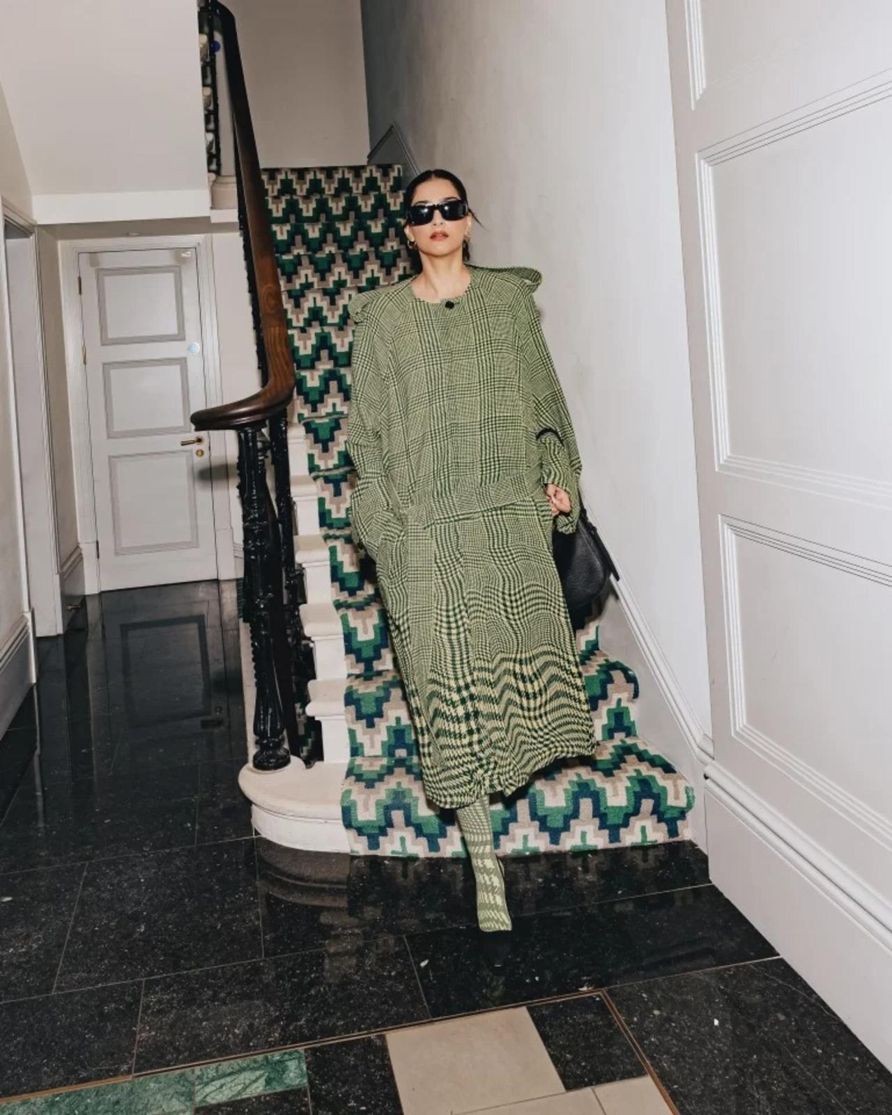 Style icon Sonam Kapoor knows just how to style for every occasion. The actress opted for this stylish Burberry number for the game