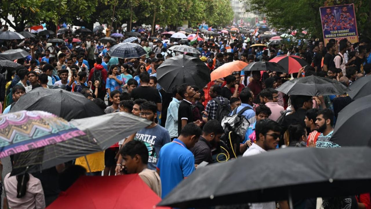 This fervour was palpably evident as fans braved the inclement weather and security restrictions to express solidarity with their beloved cricketing icons.