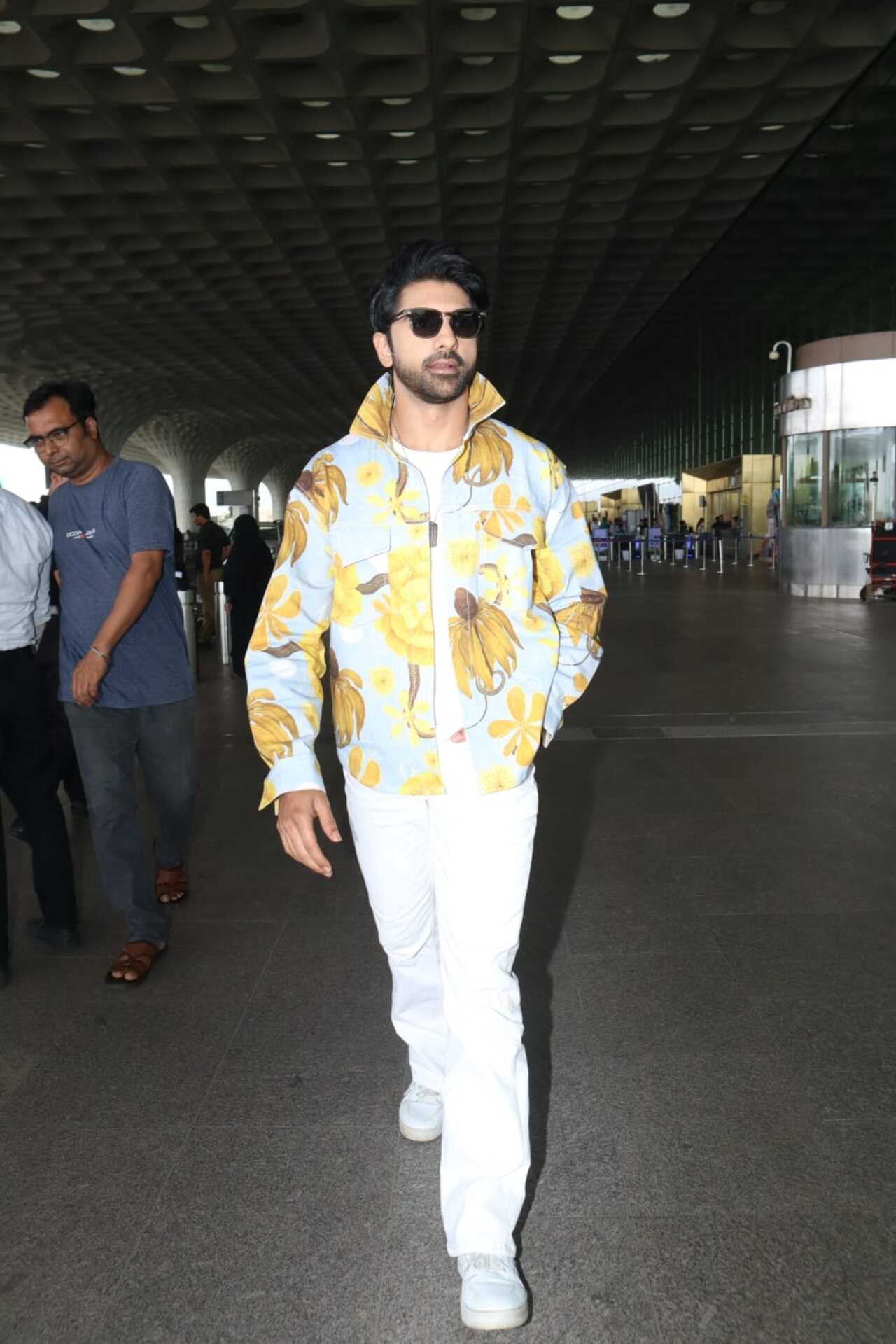 ‘Heeramandi’ actor Taha Shah Badussha, who garnered fame with his role of Tajdar Baloch was spotted in a stylish avatar at the airport. 