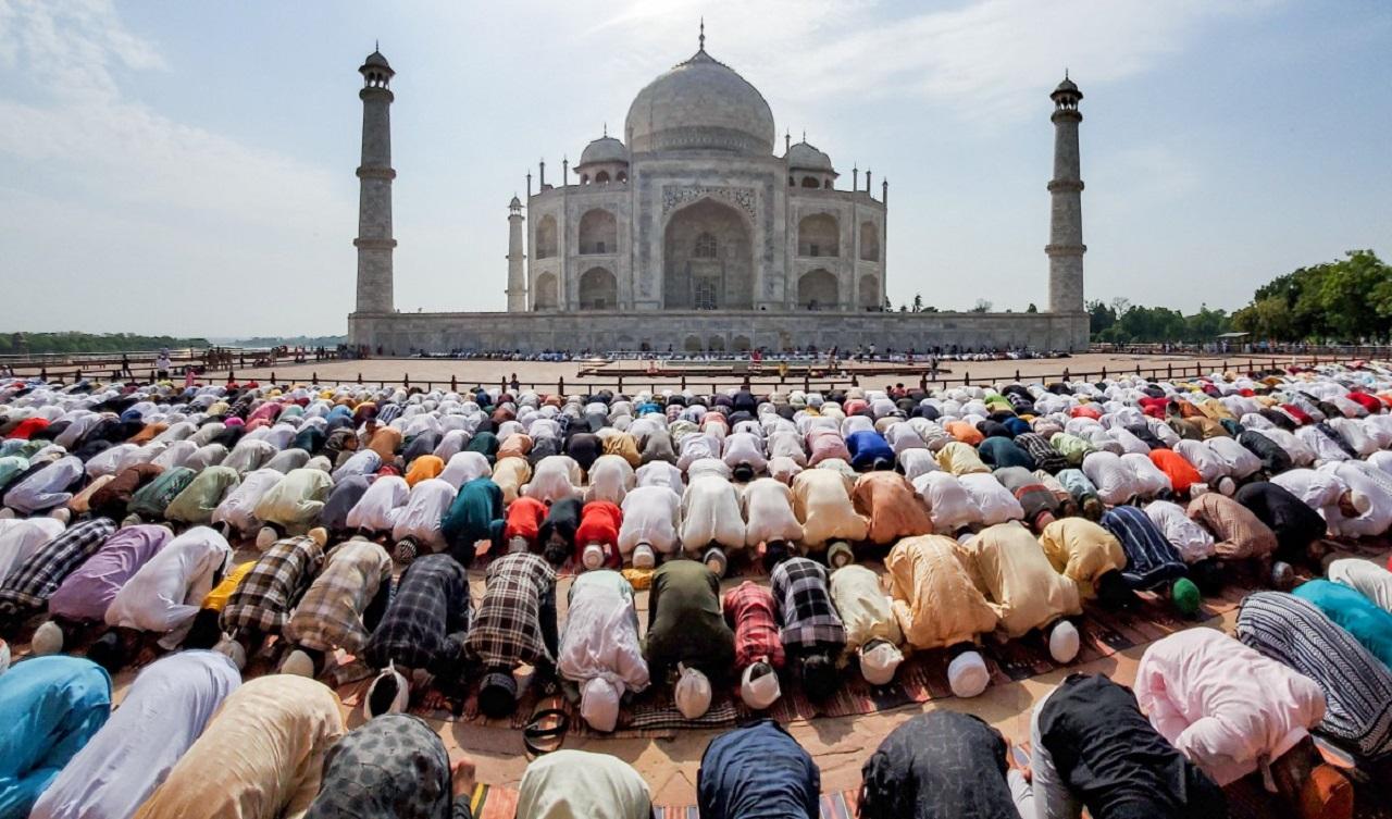 People also offered namaz at Fatehpuri Masjid in the national capital on the occasion of today's Eid Al-Adha 2024 festival