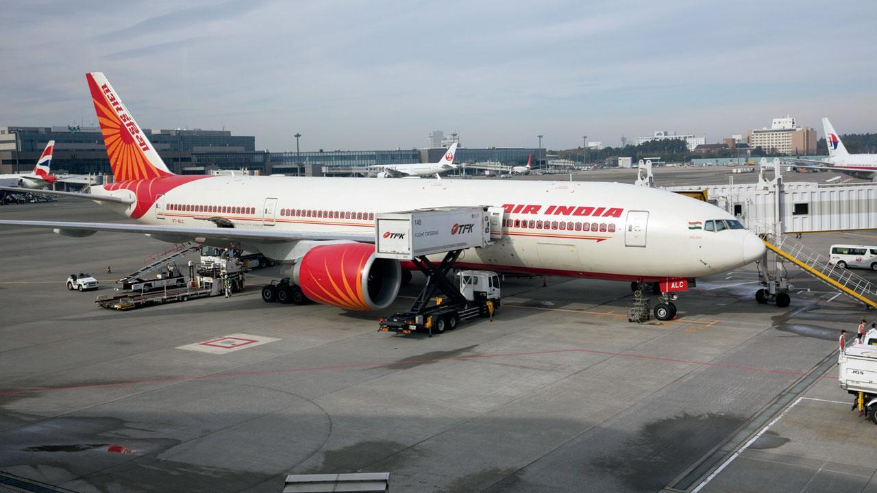 Hours long delay frustrates fliers