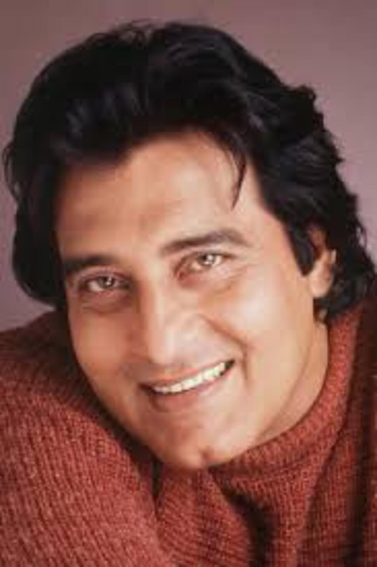 Vinod Khanna is among a lot of actors who have turned politicians. The actor joined the Bhartiya Janta Party in 1997. He has served as a Lok Sabha member four times