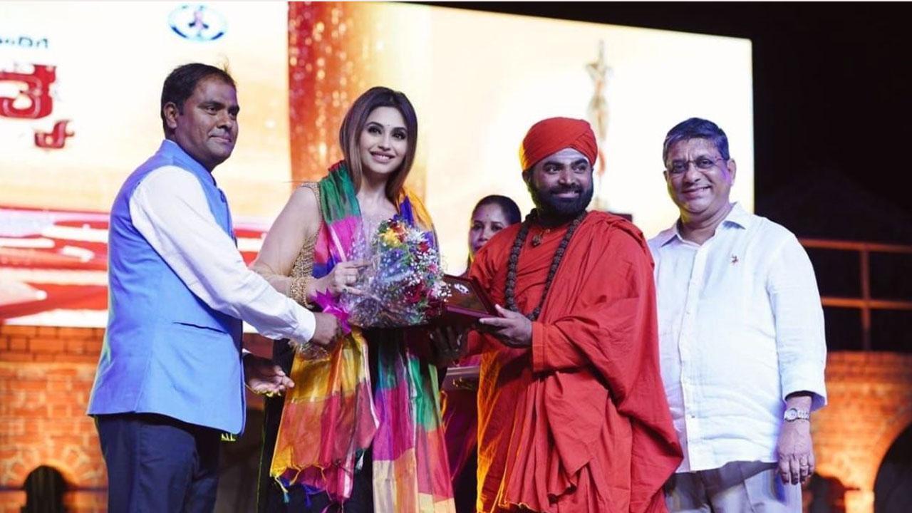 Sakshi Bhogal Receives Top Award for India's best Personality Transformation coach for men in Bangalore