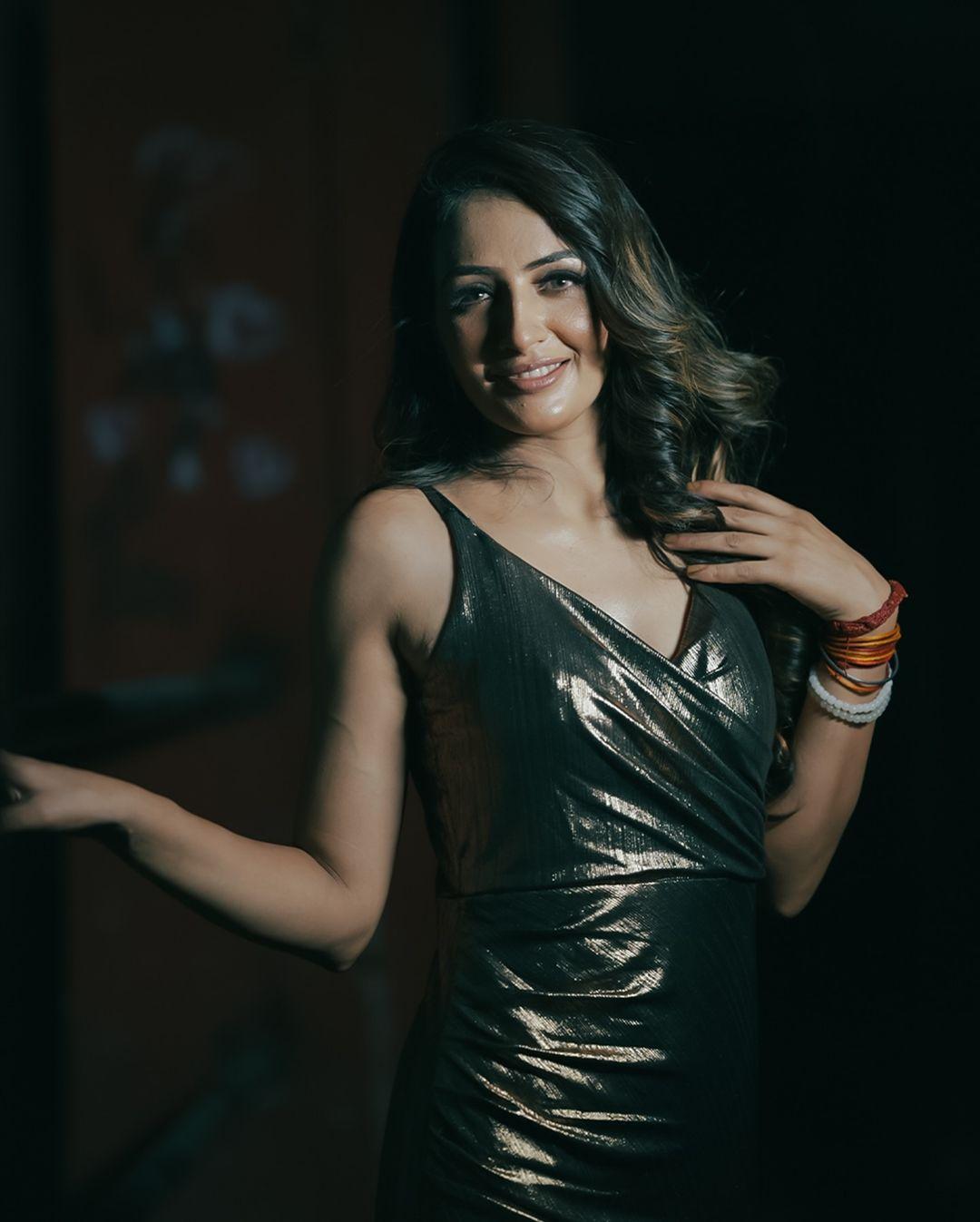 Vada Pav girl, aka Chandrika Dixit Gera, rose to prominence after she got caught in several controversies. Now the viral influencer will enter the show as a contestant