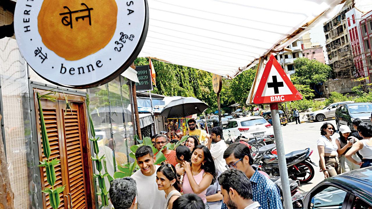 The queue outside Benne, Heritage Bangalore Dosa on 16th Road in Bandra. PICS/ Ashish Raje