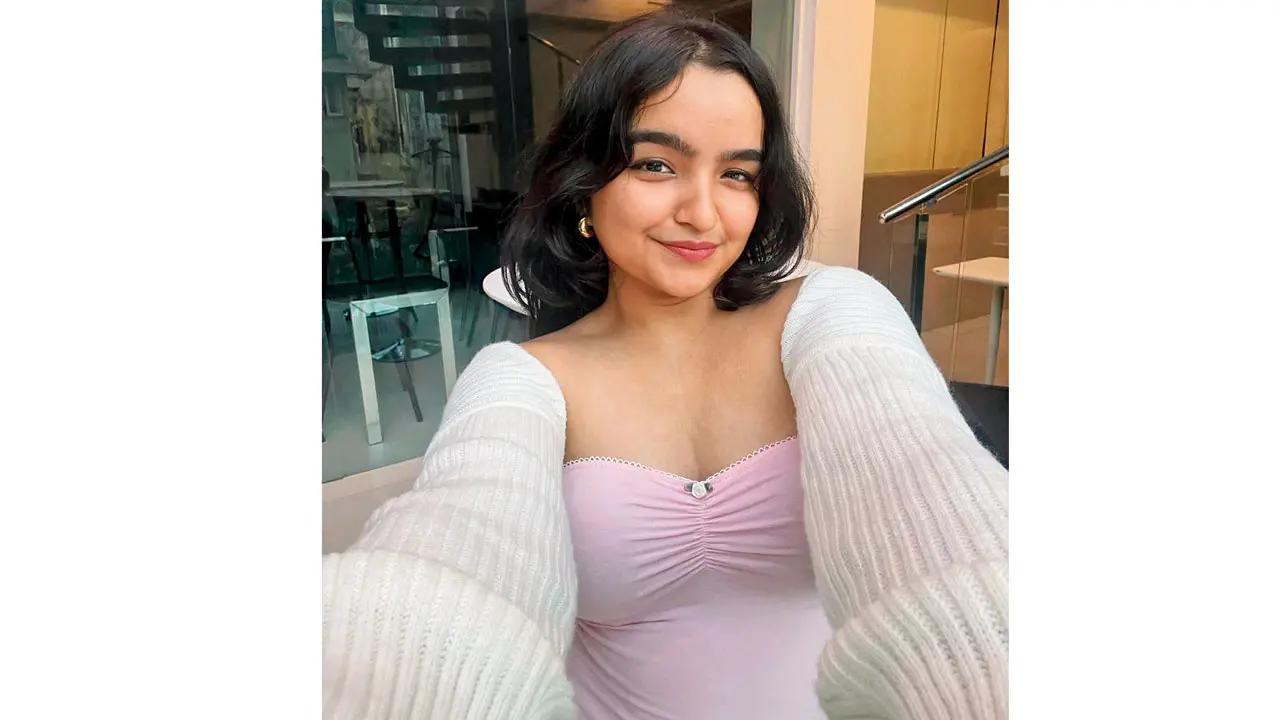 Pairing pastel-tops with a bolero (jacket) and a pair of jeans with floral detailing or flowy skirts. This combination is refreshing and helps you beat the heat