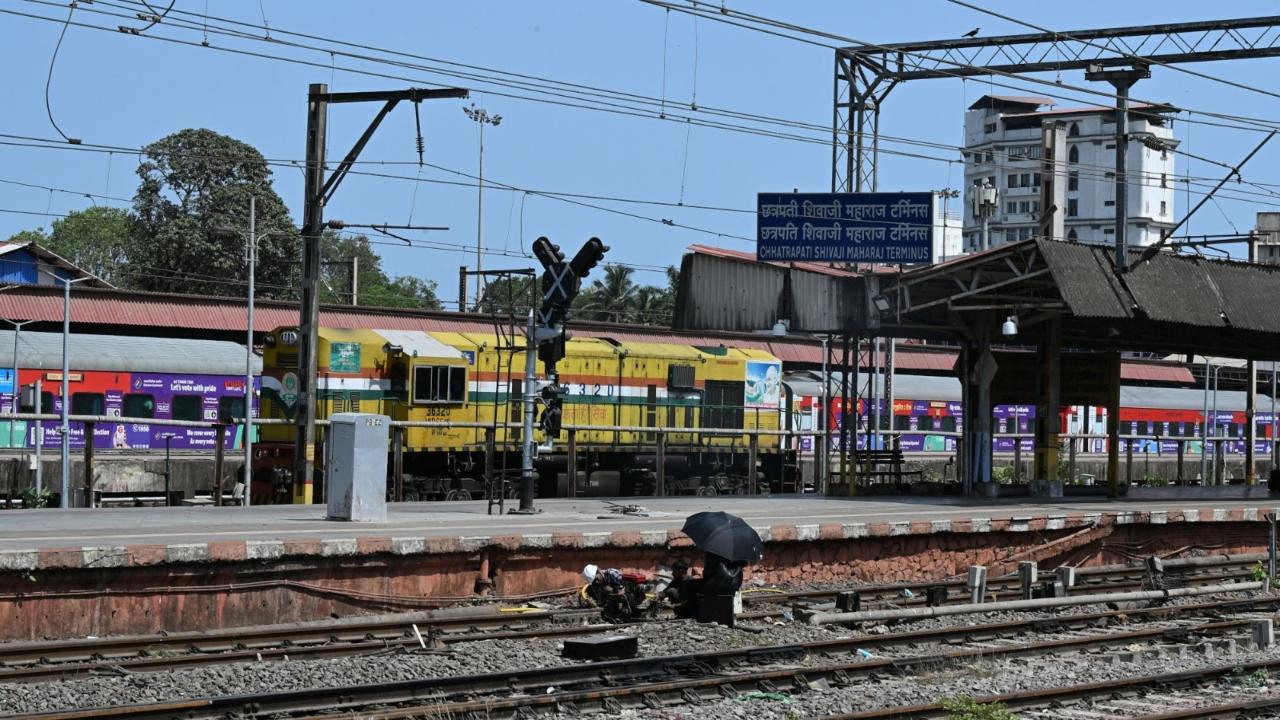 In addition to lengthening of platforms, wiring of points, signals, DC track circuits and other technical works were also carried out. The work was accomplished with the help of 250 highly skilled and technically competent staff and a team of senior officers and supervisors, the release said