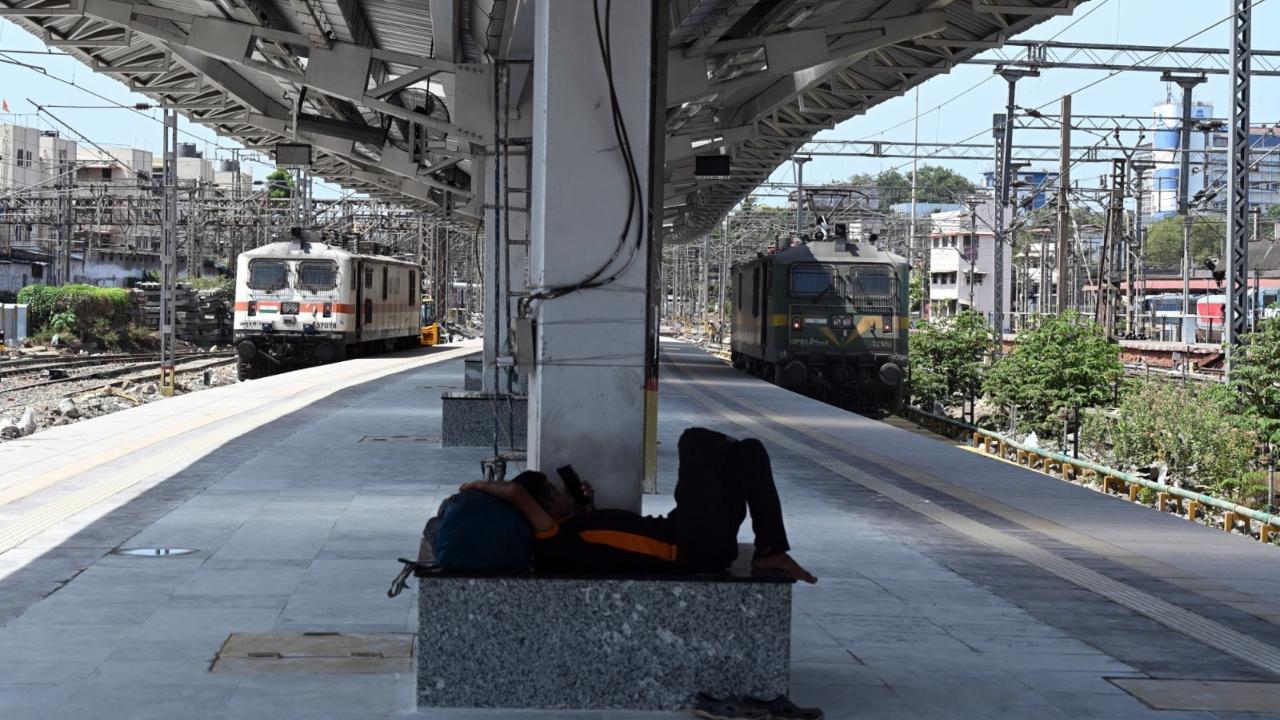 After extension of platform 10 and 11 at CSMT by 385 metres, the length has been increased to 690 metres and can now accommodate passenger trains of 24 coaches