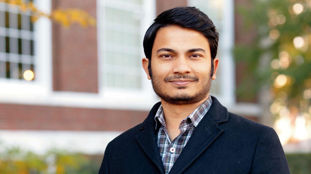 Chinmay Tumbe, Professor