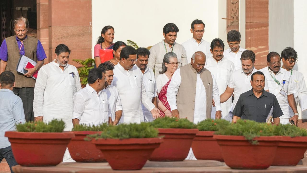 Congress President Mallikarjun Kharge with party leaders Sonia Gandhi, Rahul Gandhi, K.C. Venugopal and others during the Congress Parliamentary Party meeting. Pics/PTI