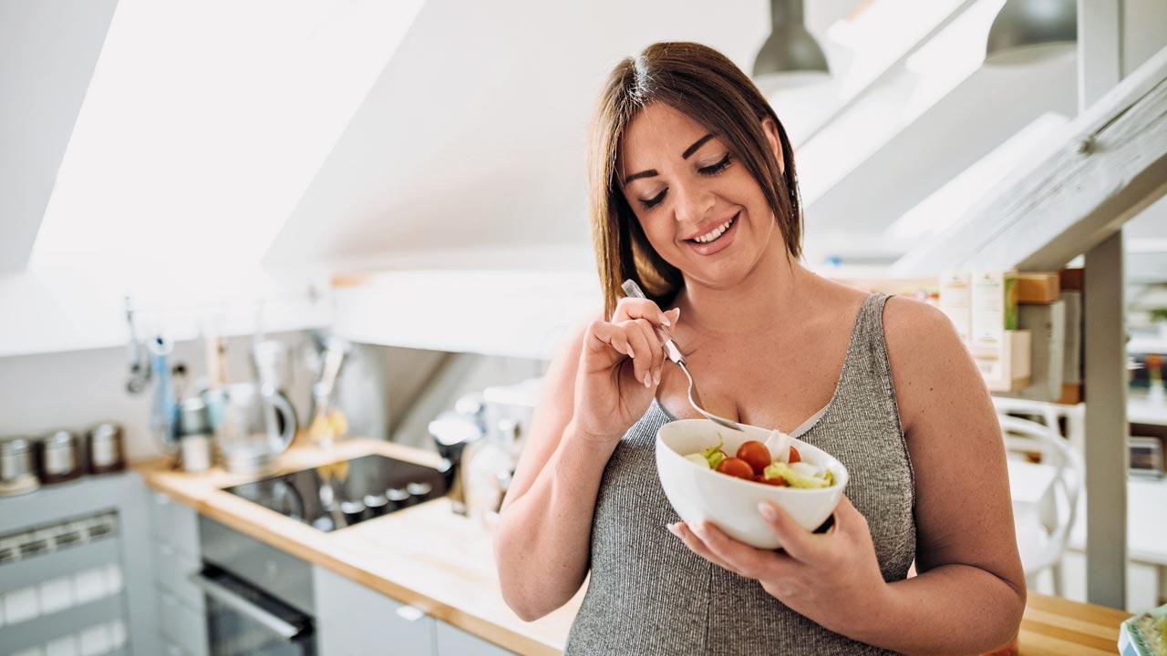 Cravings depend on factors such as hormonal changes and dietary deficiencies that can affect dietary choices. Representation pics