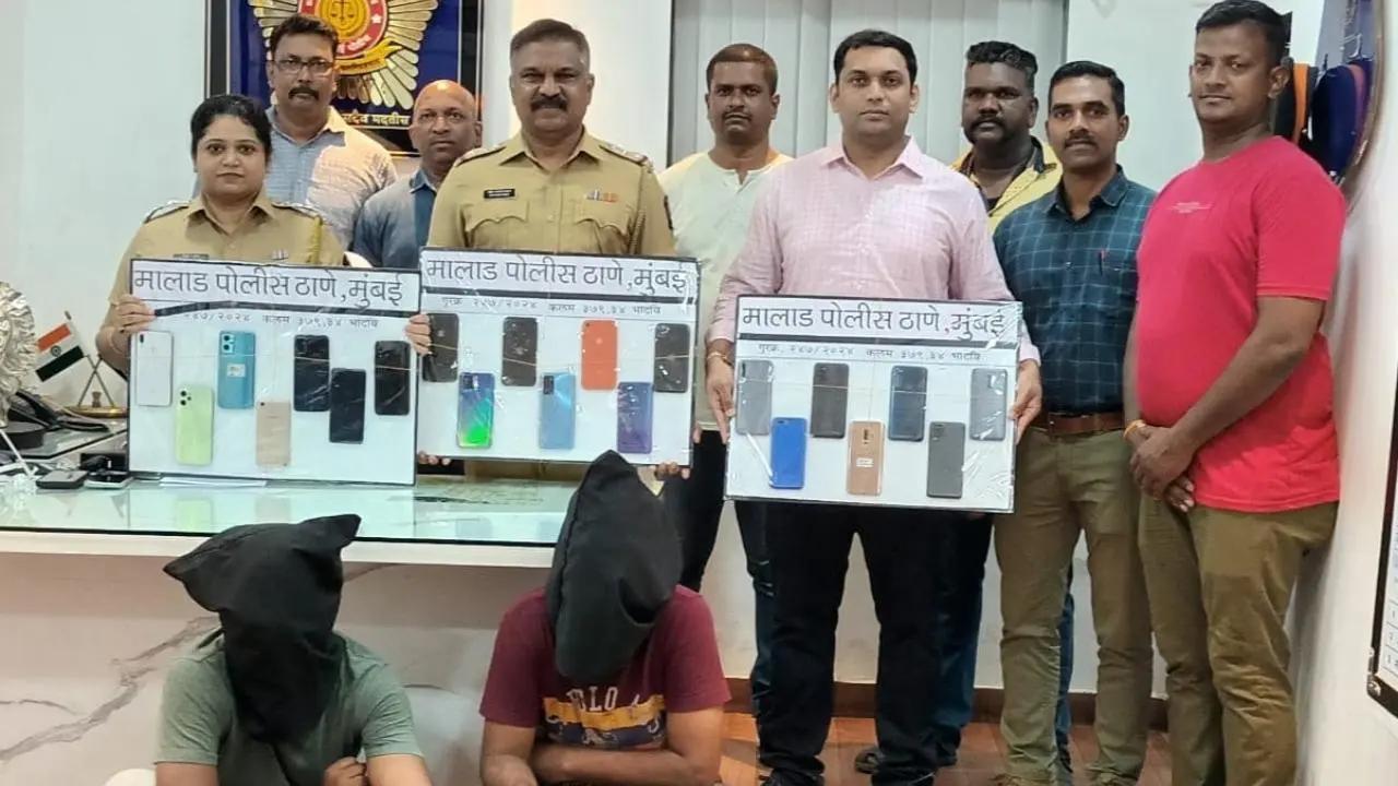 Mumbai: Malad Police nabs two tak-tak gang members, recover 21 stolen phones
The Malad Police in Mumbai arrested two notorious tak-tak gang members, who traveled from Meerut to Mumbai solely to steal mobile phones and other valuables, the police said. The gang used tactics to distract drivers at slow speeds or traffic signals to execute their thefts. Read more.