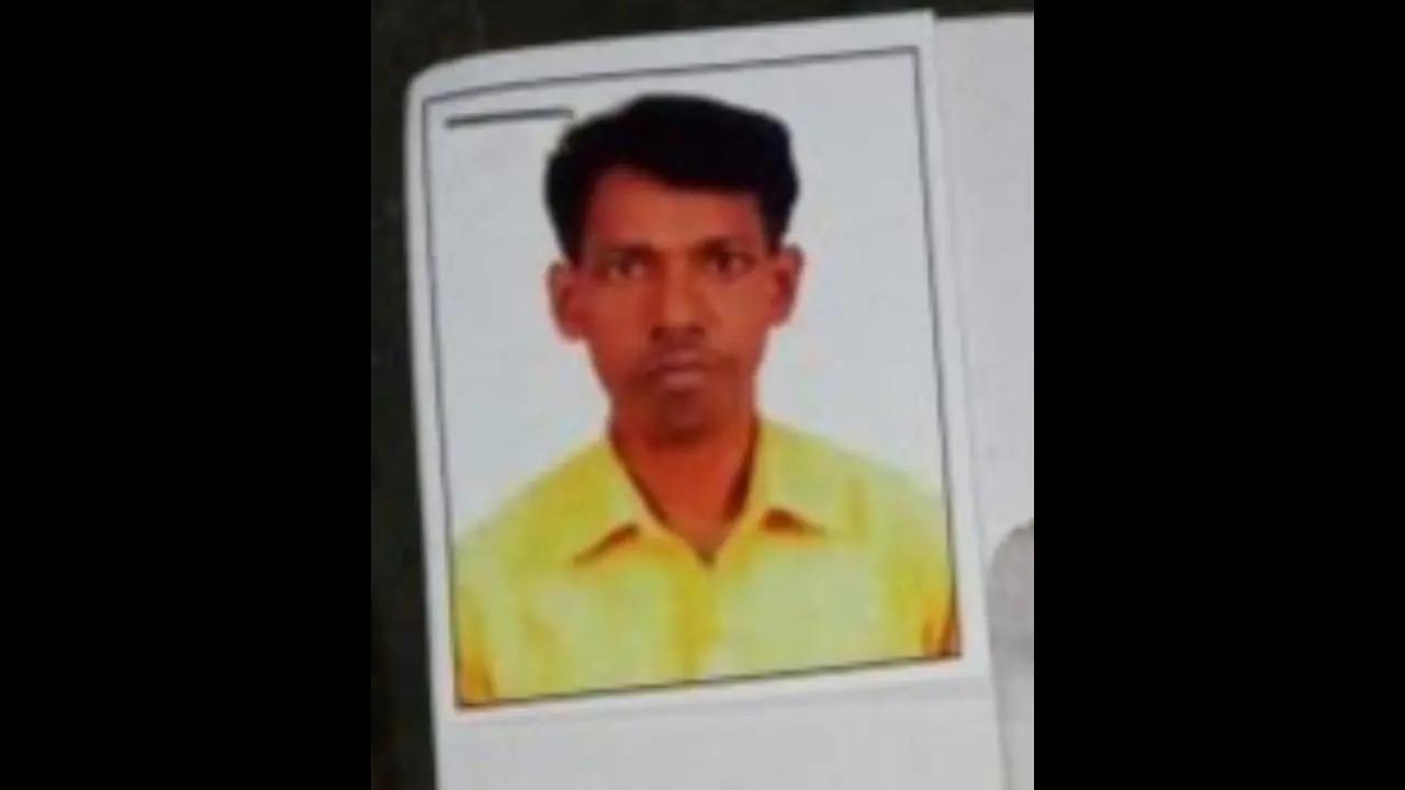 Mumbai: Man kills woman, wraps body in plastic bag and flees
In a shocking incident in Goregaon, a man allegedly killed a woman, wrapped her body in a plastic bag, turned on the fan and cooler and then escaped. The odour of the decomposing body brought the murder to light. When the neighbours broke the lock of the house and entered, they discovered the body wrapped in a plastic bag. Read more.