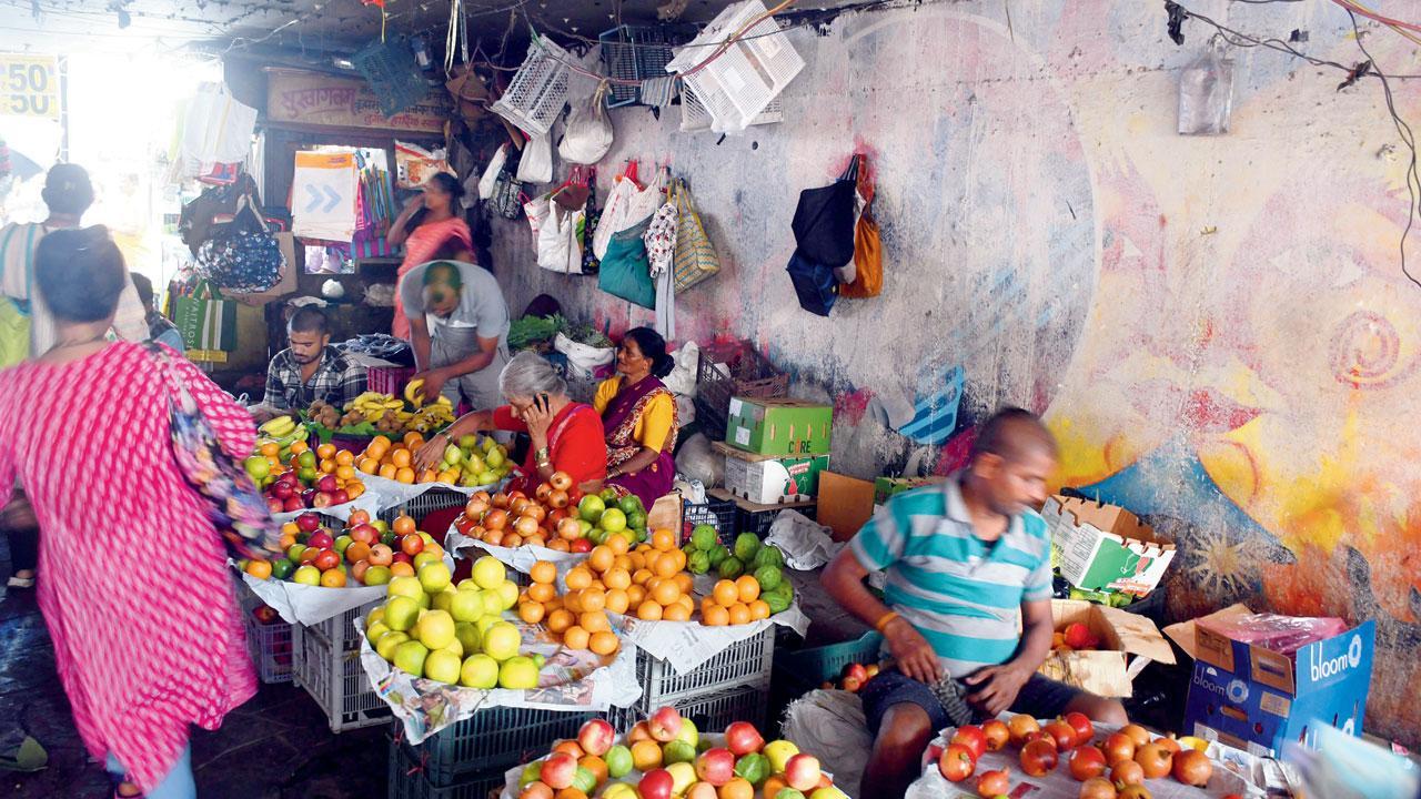 Mumbai: BEST cracks down on power theft under Dadar bridge