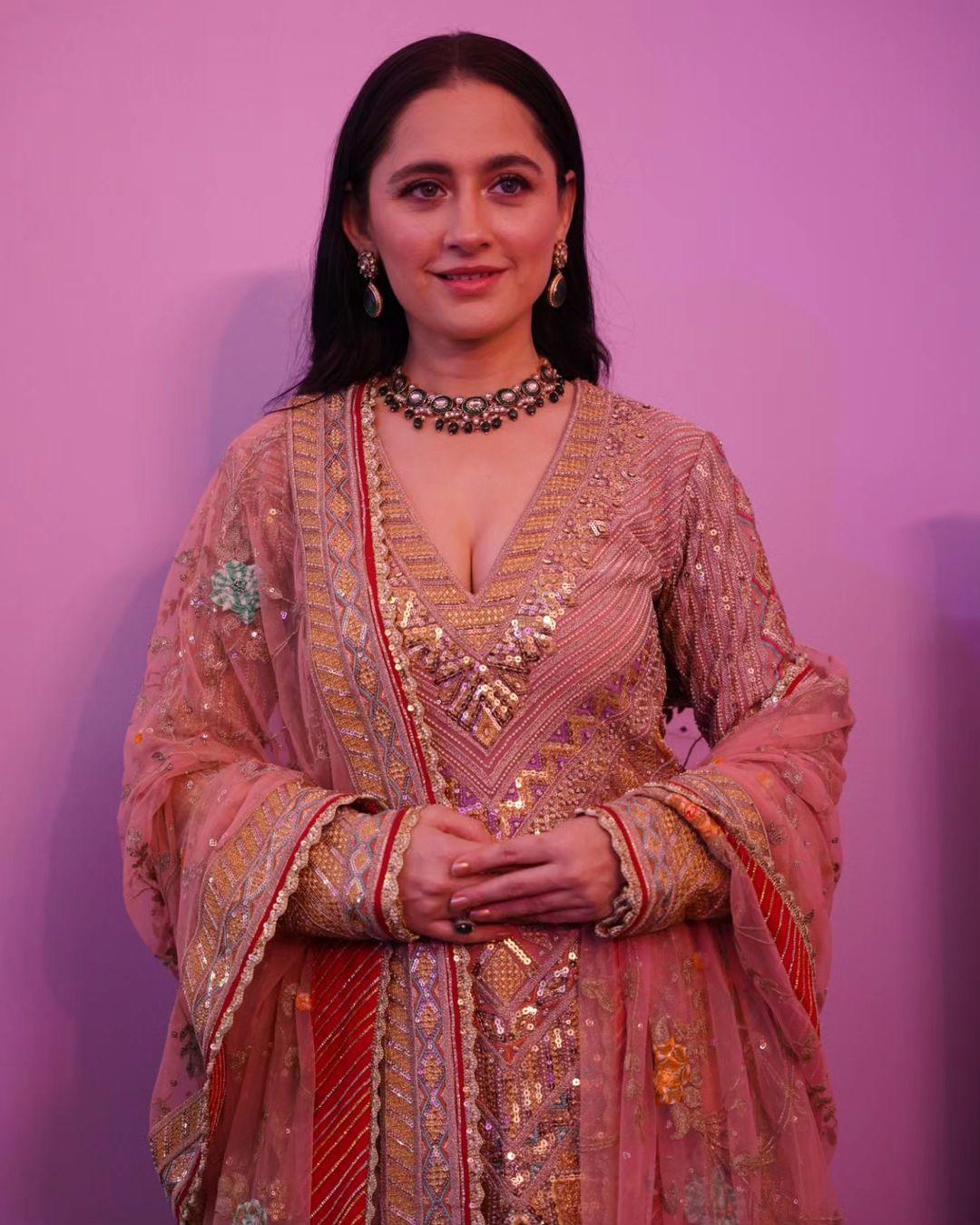 Sanjeeda Shaikh looked lovely in a pink Anarkali suit with a traditional print