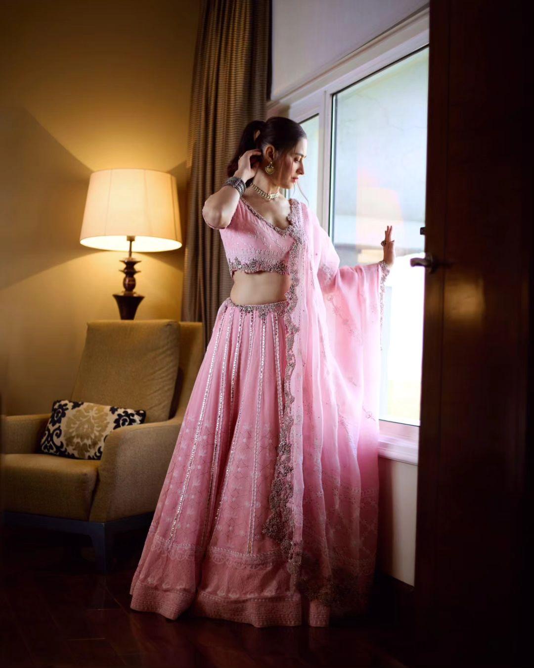 Sanjeeda looked amazing in a pink lehenga, with her hair tied back in a neat ponytail.