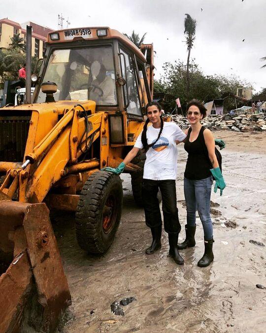 Pragya Yadav and Sussanne Khan took part in a beach cleaning drive at Mumbai's Mahim Beach. Pic/Instagram