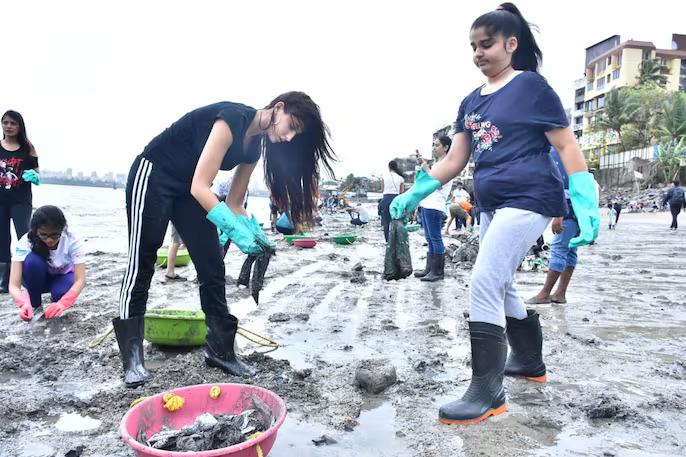 Nora Fatehi also participated in this beach cleaning drive. Pic/Facebook