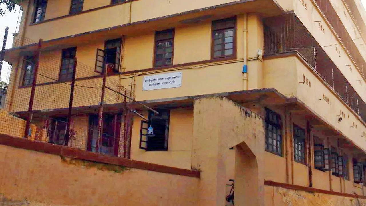 Another famous institution named after Tejpal is the Sanskrit College. Established in 1866, it was one of the first institutions dedicated to the study of Sanskrit and classical Indian literature. This institution is also located near CSMT. The college has significantly contributed to the preservation and promotion of Sanskrit, nurturing generations of scholars and educators