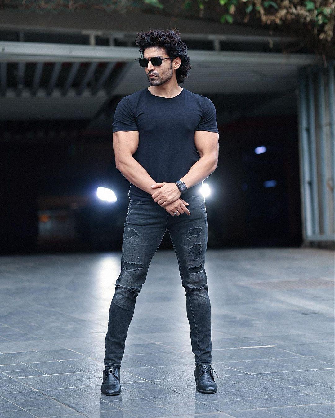 In this look, the actor wore a stylish black t-shirt and paired it with jeans. Gurmeet paired his outfit with stylish matching shoes
