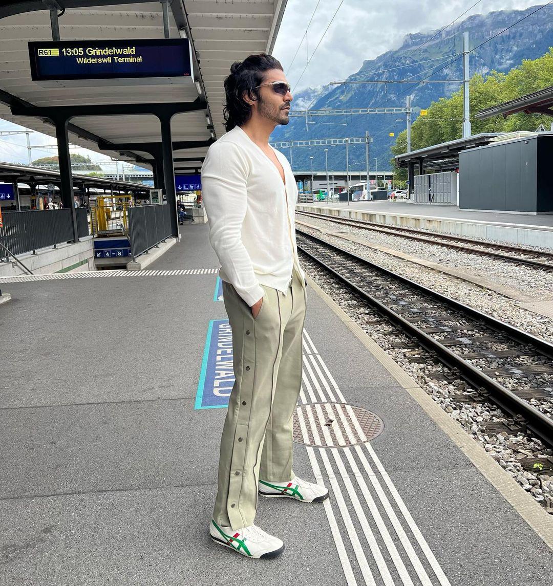In this appearance, Choudhary paired a stylish full-sleeve white shirt with stylish green pants