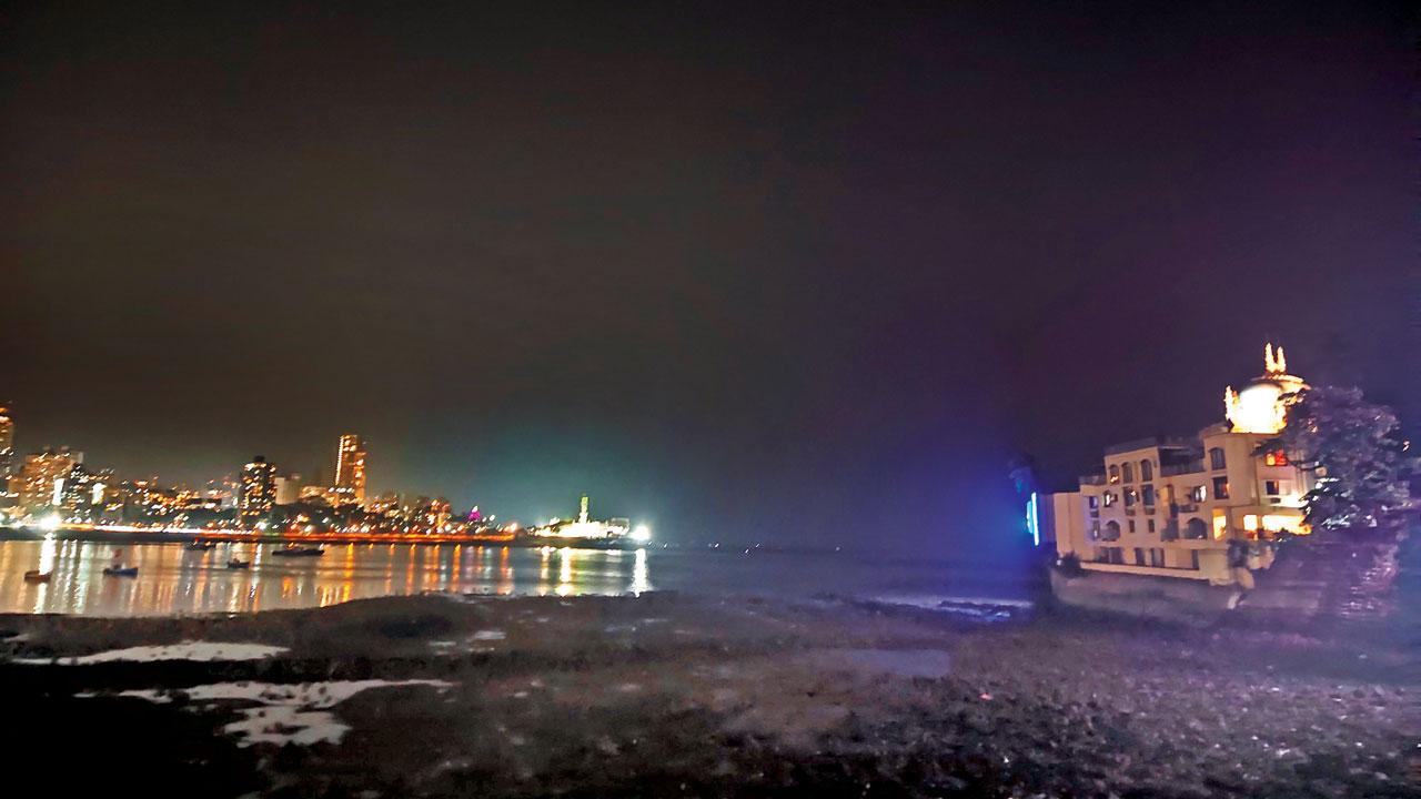 A stunning night view where both Ma Hajiani Dargah (right) and Haji Aji Dargah are separated by the Arabian Sea. Pic/Fiona Fernandez