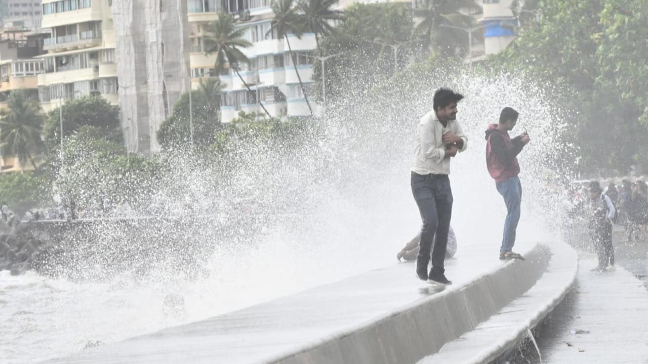 Meanwhile, the southwest monsoon advanced further into various parts of Gujarat, bringing significant rains on Tuesday, with Visavadar taluka in Junagadh district recording 109 mm of rainfall within 12 hours