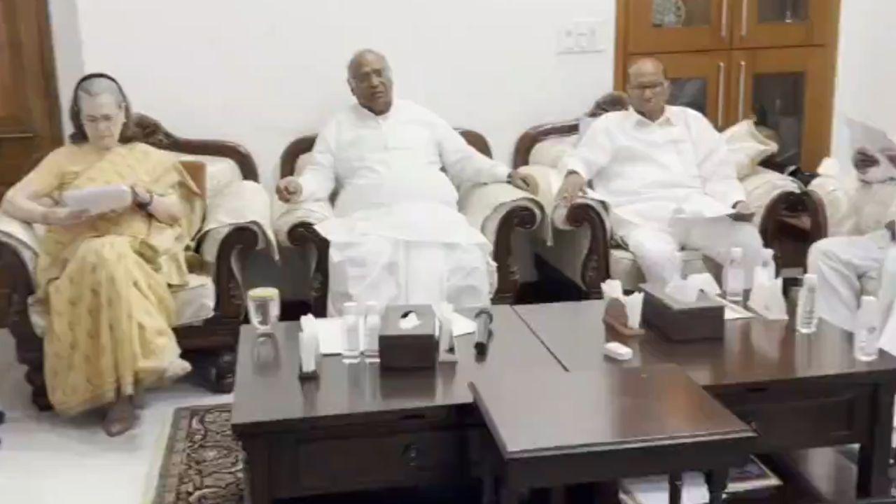 INDIA bloc leaders meet at Kharge’s Delhi residence amid final phase of