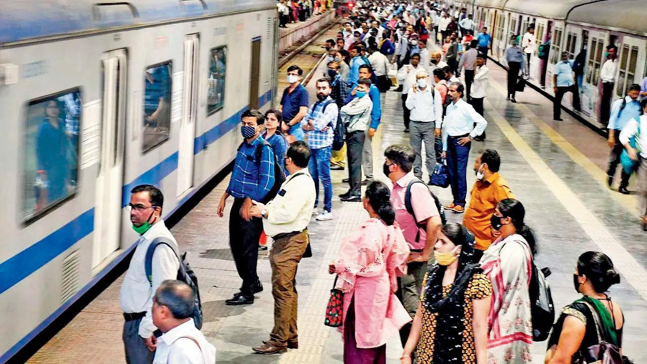 Mumbai: Central Railway keeps illegal travellers in check