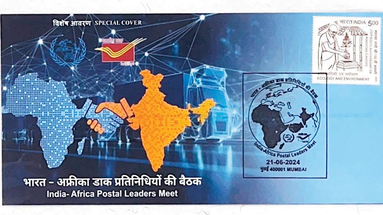 The visit was marked by the launch of a special cover