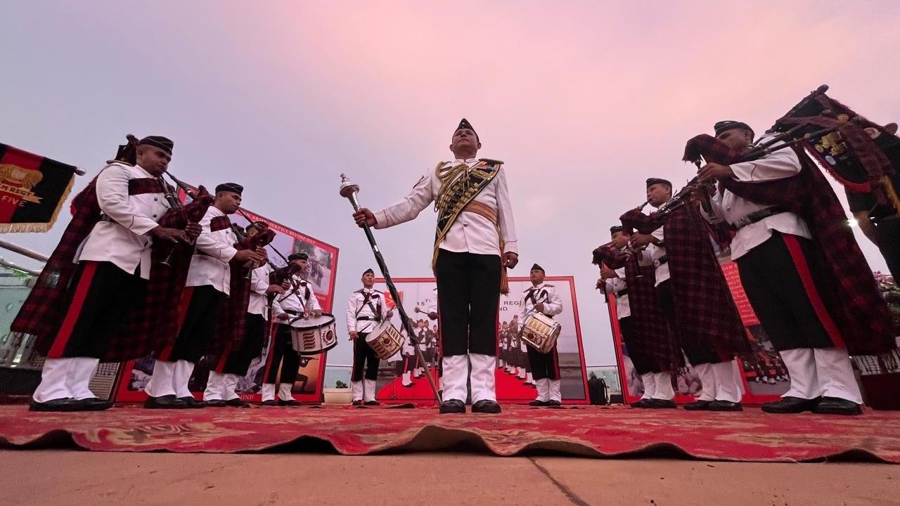 The performance started on Saturday evening, enthralling the audience with a mix of traditional military tunes and popular melodies