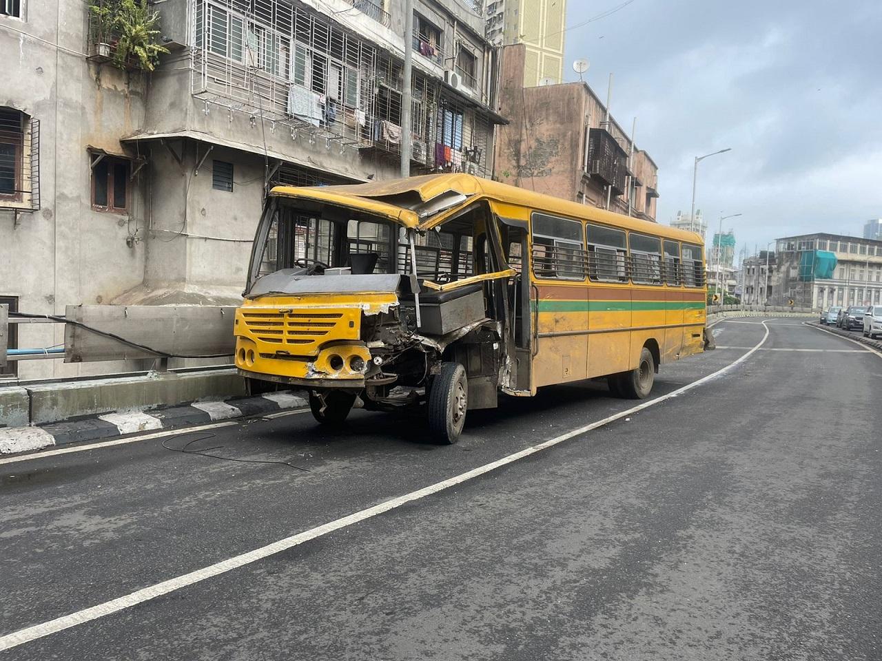 The flyover has another deadly element — the S-bend near the Mandvi telephone exchange, which is so sharp that motorists and bikers are sometimes unable to control their vehicles, with fatal consequences