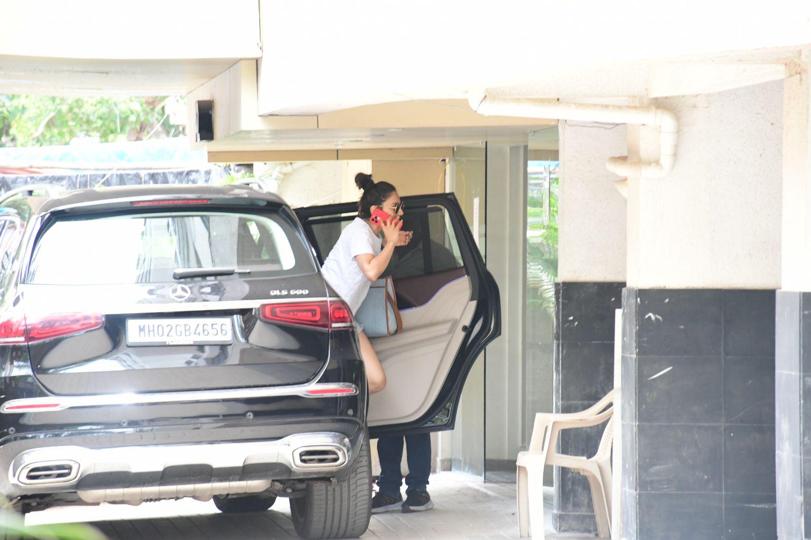 Rakul Preet Singh was in a hurry when she got papped