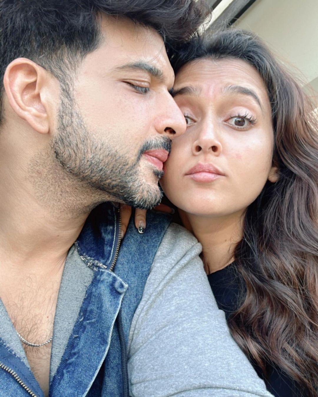 But as they say, 'Ishq aur mushk chhupaye nahi chhupta.' Tejasswi also confessed her feelings later