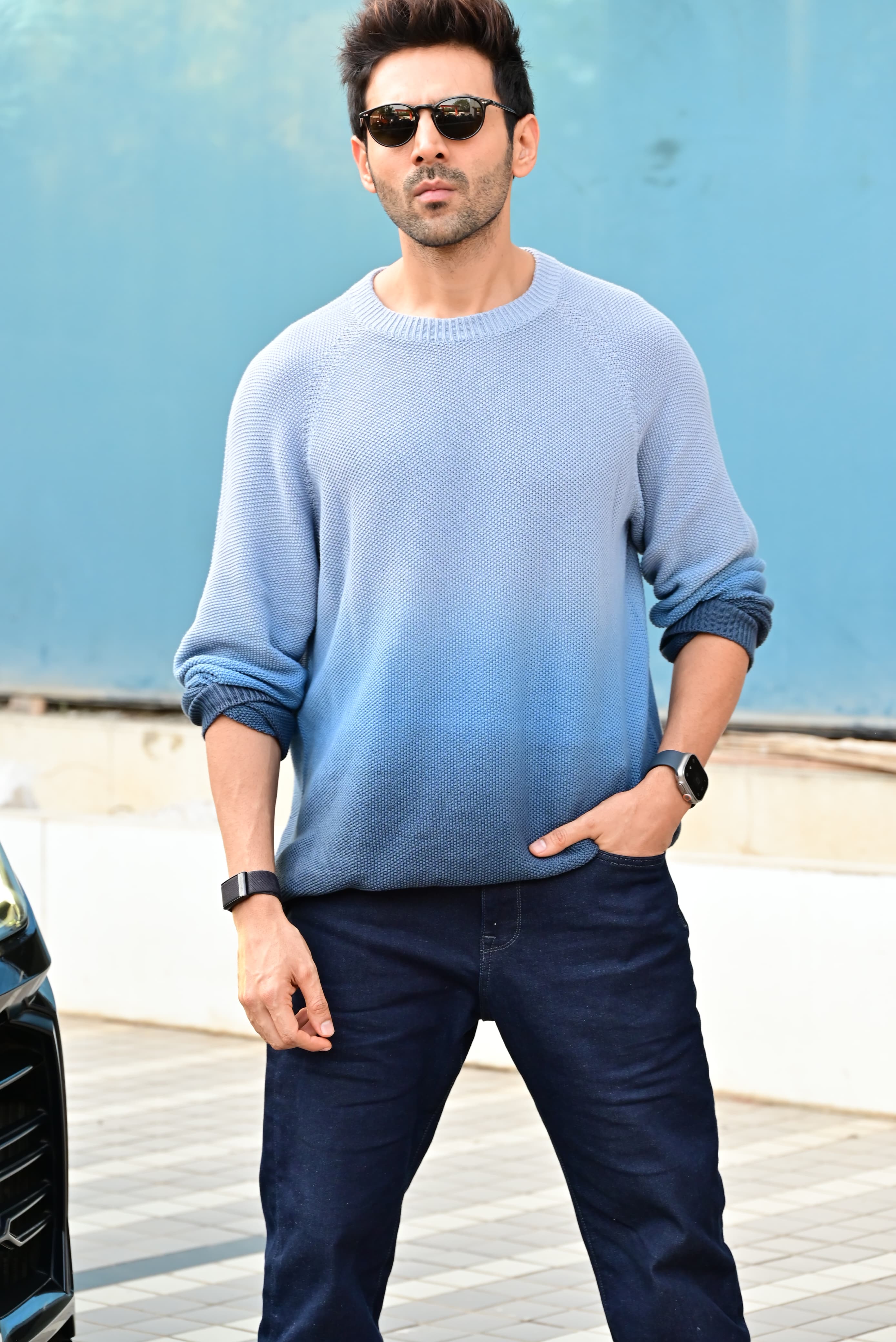 Kartik opted for gradient blue T-shirt and paired it with dark coloured jeans