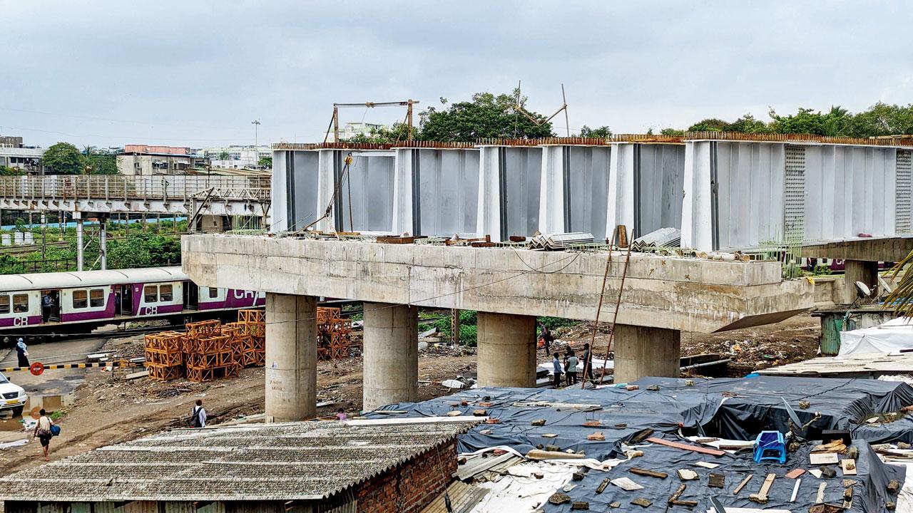 Mumbai: Steel girders being placed for Kurla elevated station