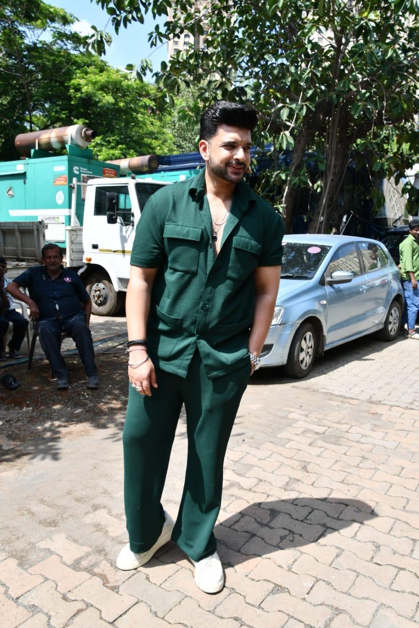 The actor paired a stylish loose shirt and paired it with pants. The actor paired his outfit with white shoes