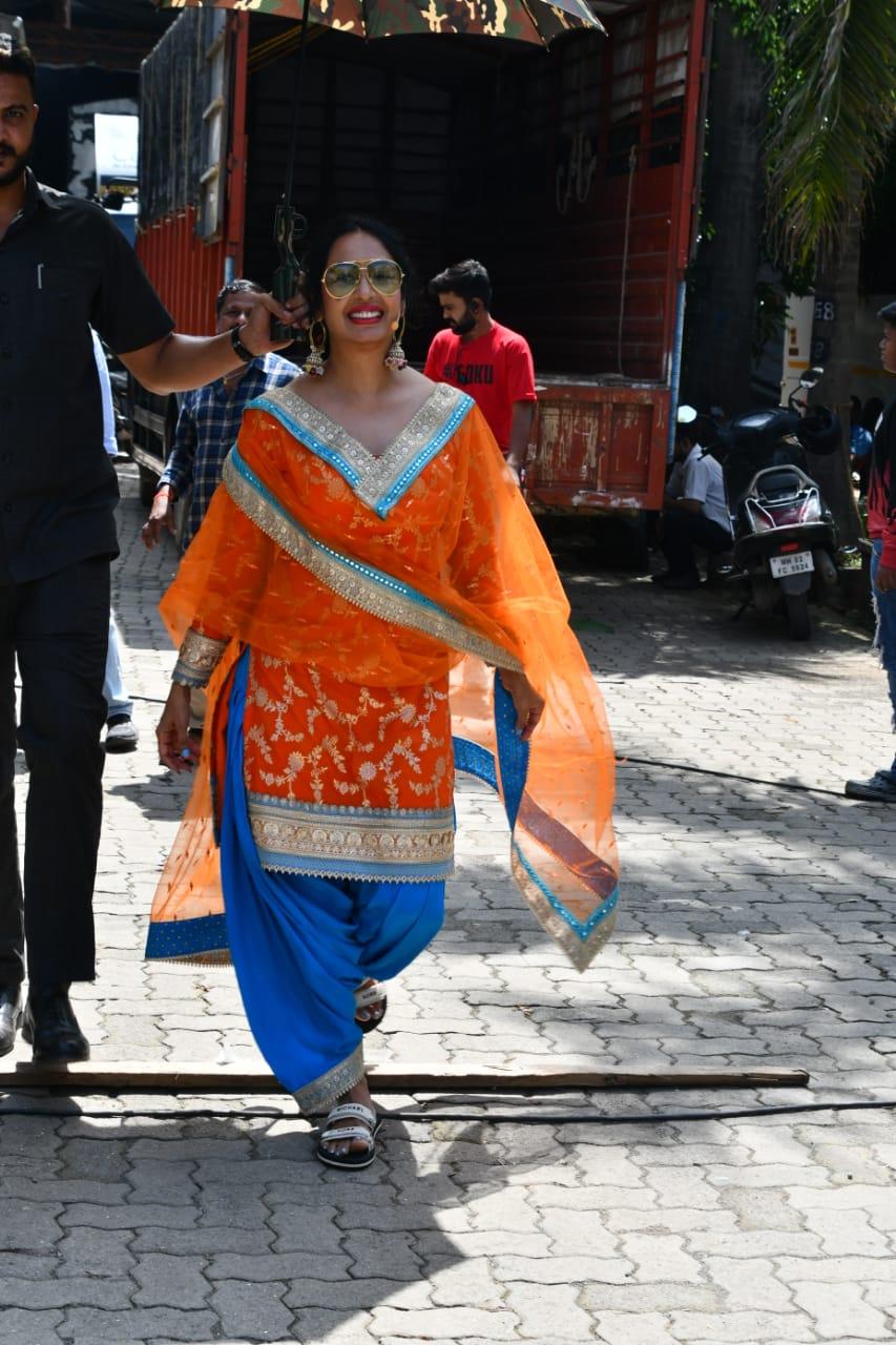 Kashmera Shah channelised her inner Punjabi kudi and wore a patiala suit which made her look like 'proper patola'