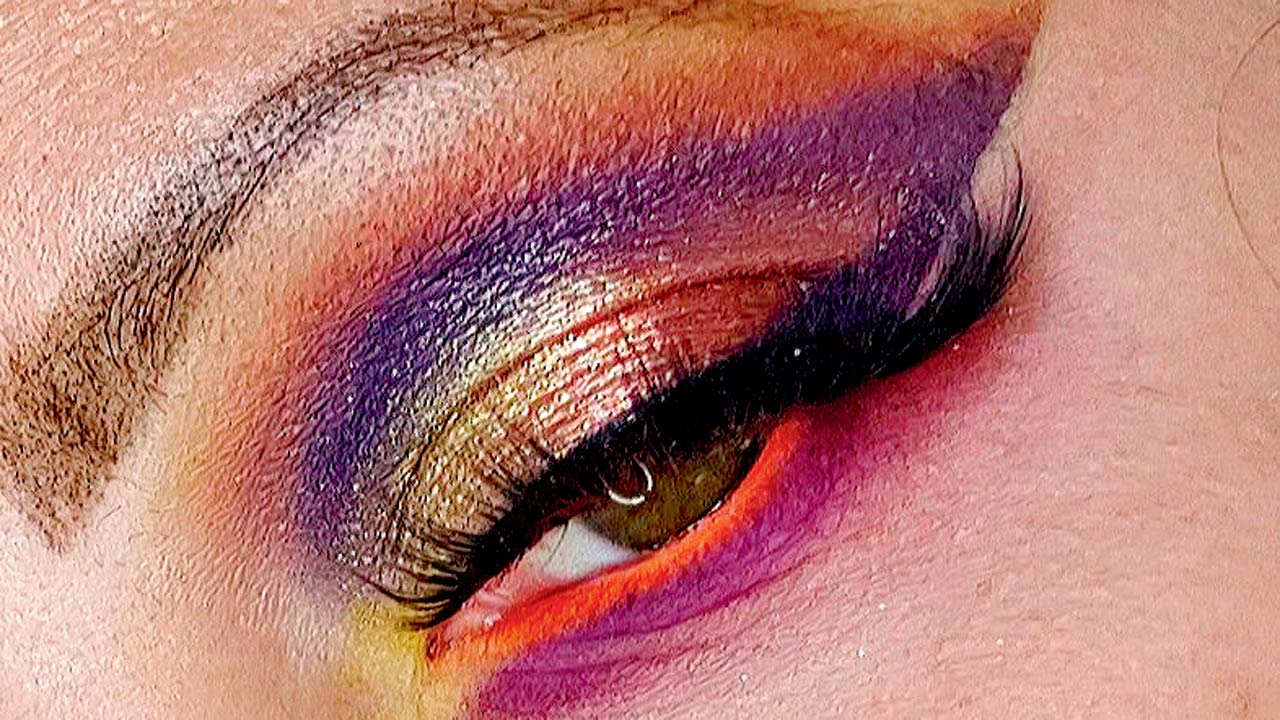 Warm shades of orange, pink and red (above) with gold accents can best serve this look