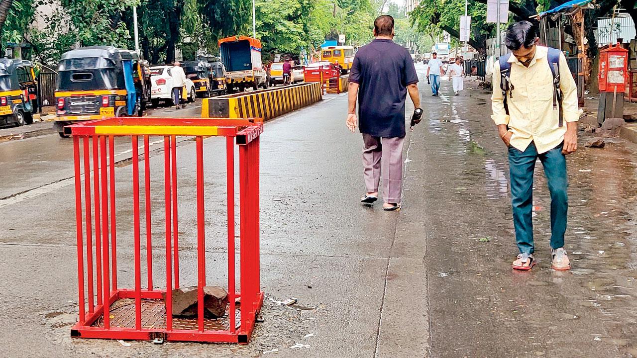 The grill installed over a manhole in the middle of the road at Saibaba Nagar in Borivli West. Pic/Nimesh Dave