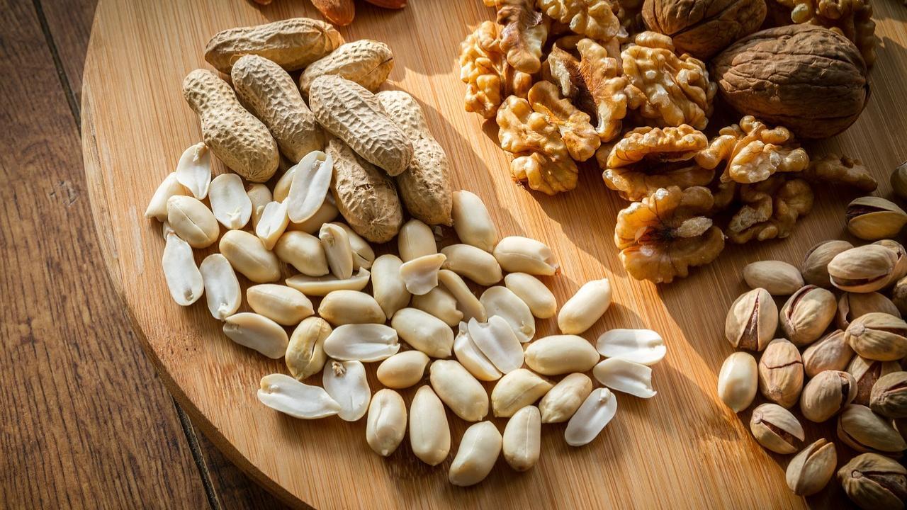 Adding nuts to weight loss diets could help achieve goal early: Study