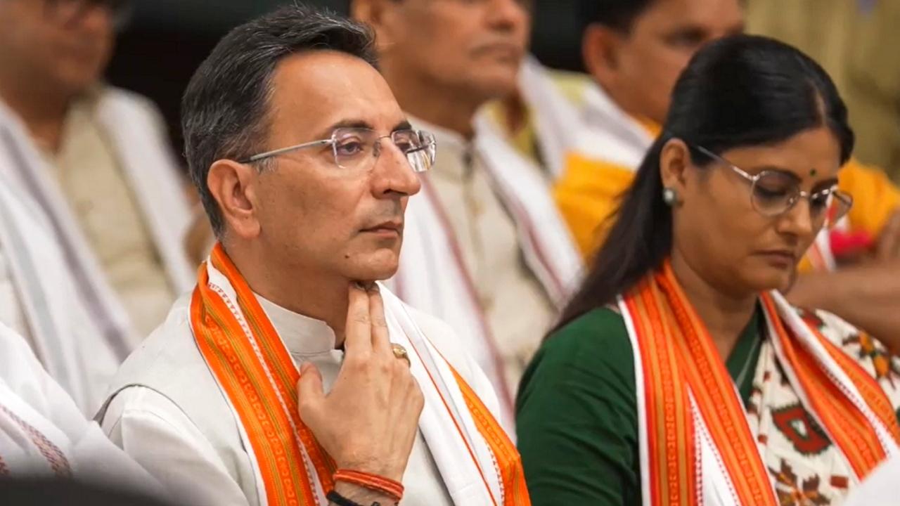 NDA leaders including Jitin Prasada and Anupriya Patel were present in a meeting with Prime Minister-designate Narendra Modi over tea.