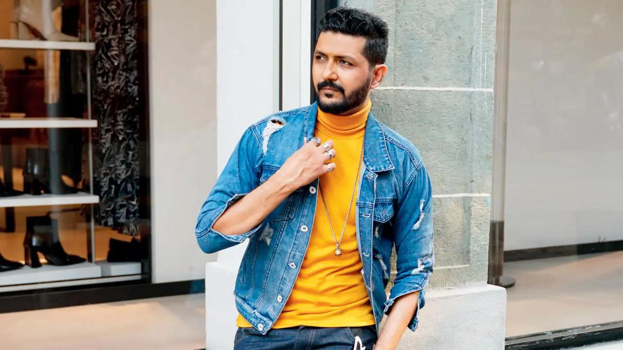 Guys can rock a similar look, or a denim-on-denim style by pairing a denim jacket with a pair of black jeans for a rugged, yet fashionable outfit