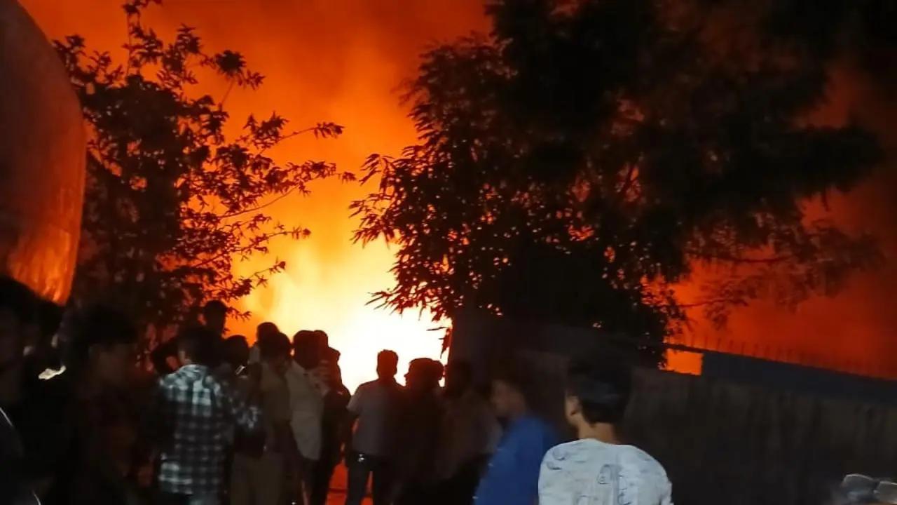 Maharashtra: Massive fire breaks out at factories in Vasai
A massive fire broke out in multiple factories at Vasai in Maharashtra on Sunday evening, the officials said. A major rescue and relief operation was launched by the authorities however, the efforts to control the blaze were allegedly hampered due to water and manpower shortage, sources said. Read more.