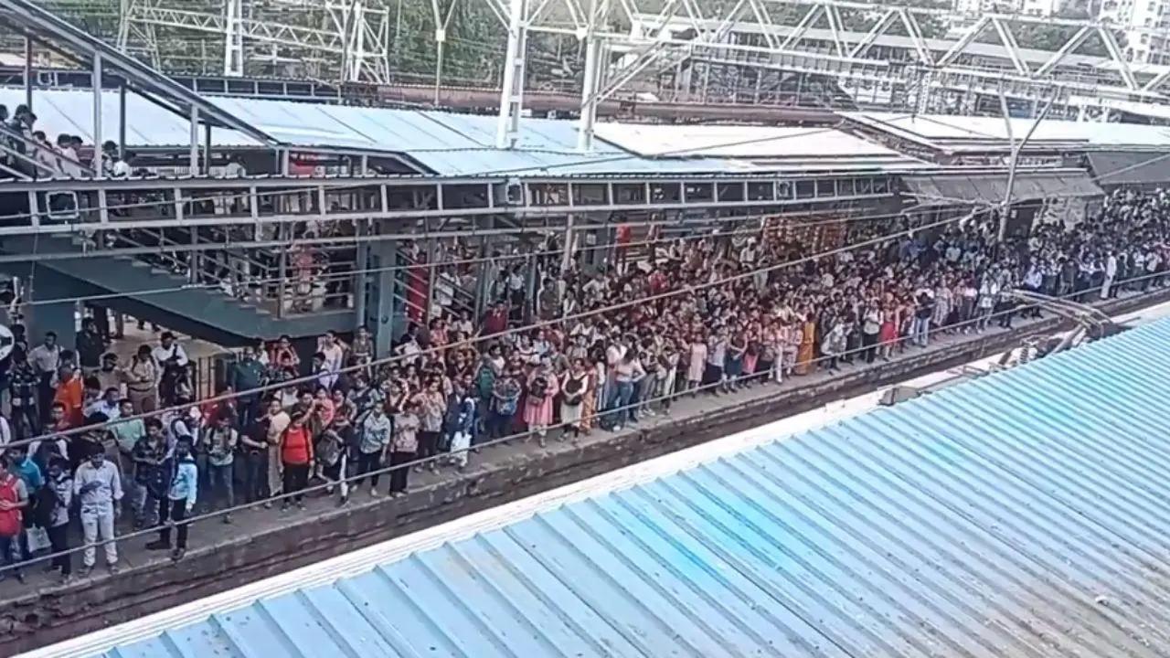 Mumbai: Technical snag at Borivali affects services on Western Railway; chaos erupts among commuters
Life was thrown off gear for the commuters on Monday morning after Western Railway's suburban services took a hit following a technical glitch. According to the officials, there had been a point failure near the Borivali station rendering services nonoperational from platforms 1 and 2 which had also caused considerable delays in the services. Read more.